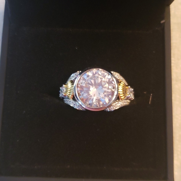 Moissanite diamond in sterling silver ring - Picture 1 of 4